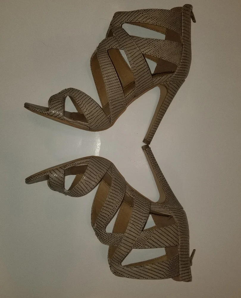 Izabella Rue heels PUMPS stolletos shoes 8.5